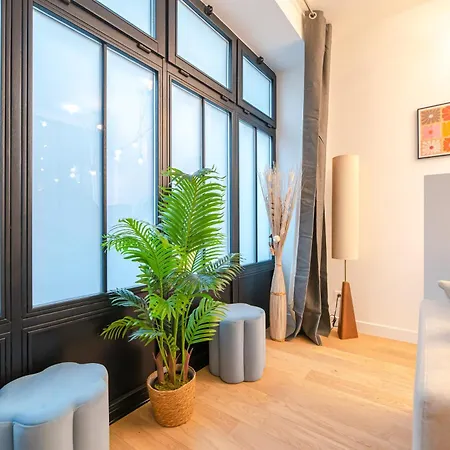 Wonderful Flat In The Marais